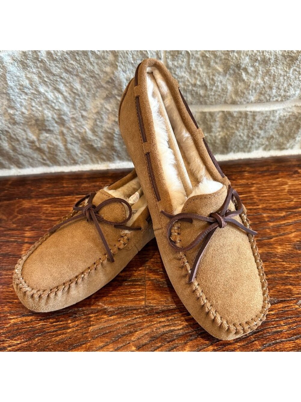 NWT, Ugg, Size 9,  Women's Dakota Chestnut Suede Moccasin Bow Slippers